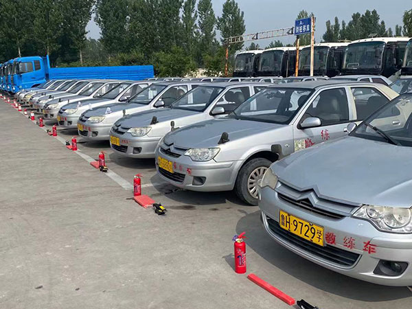 小型車C1